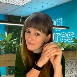 Jenny Wood headshot in a Salt office
